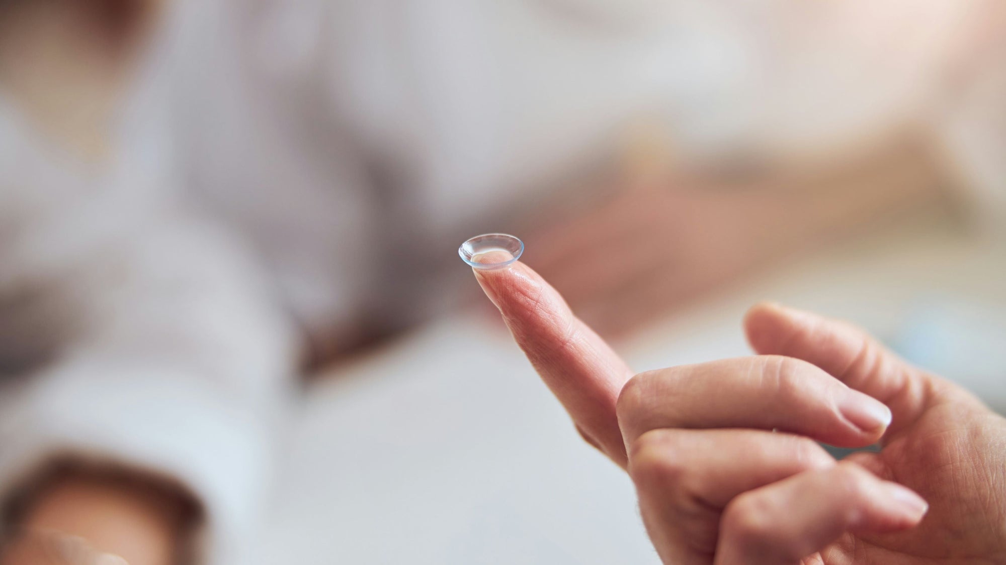 Eye Care for Contact Lens Wearers: Professional Solutions for Longer Comfort